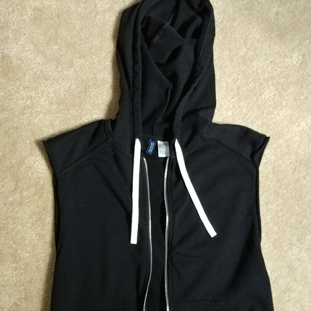 Small Sleeveless Hooded Shirt